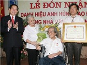 Bóng đá anh, ngoại hạng anh, lịch thi đấu euro 2012, Nhà văn Sơn Tùng nhận danh hiệu Anh hùng Lao động